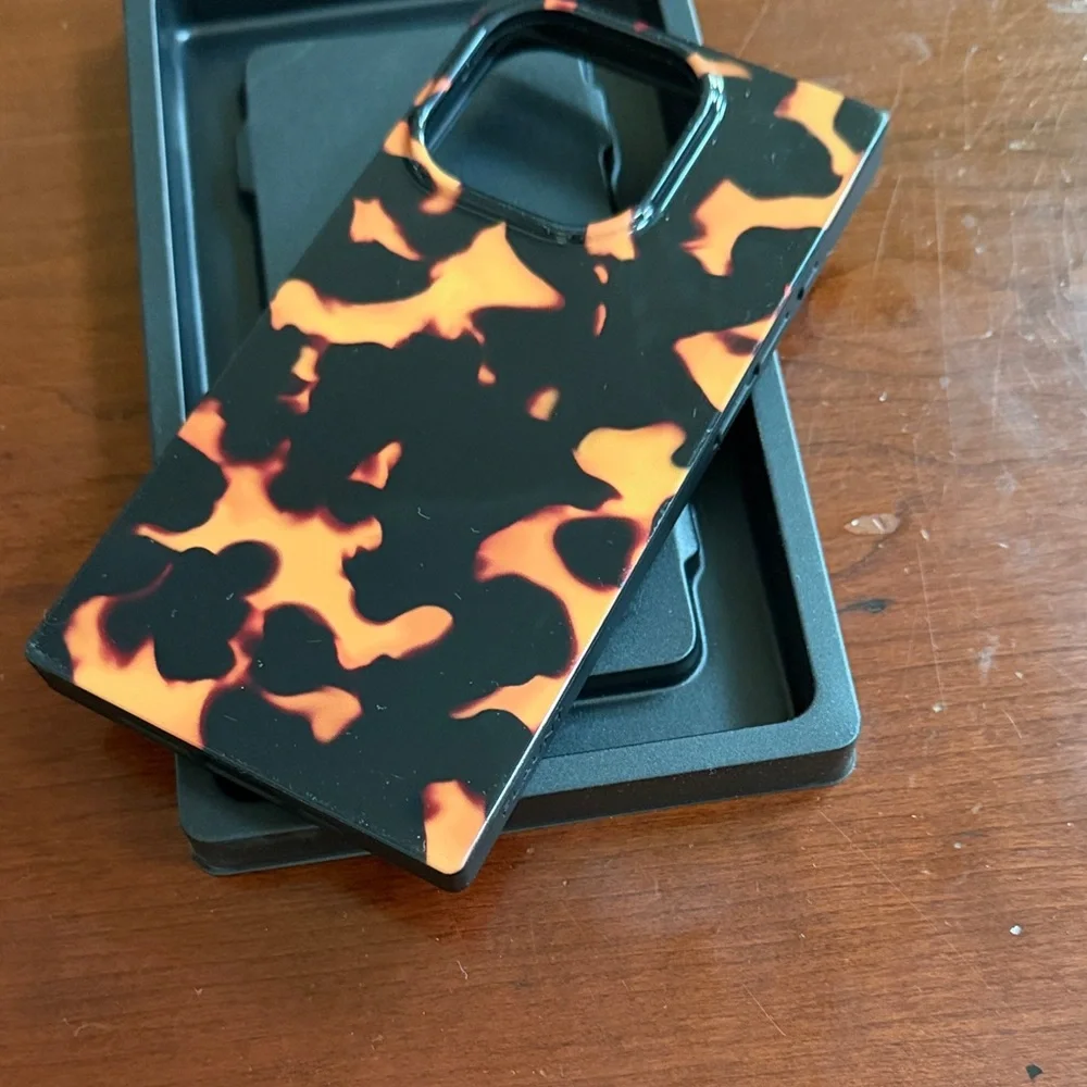 Flaunt SQUARE Tortoise Print iPhone case for 15 Pro + MagSafe